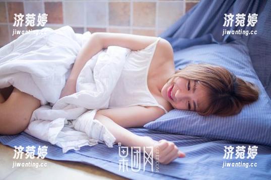 GIRLT果团网-小九九 GIRLT果团网 - 小九九的JK:你看过的壁纸连衣裙,没有之一!