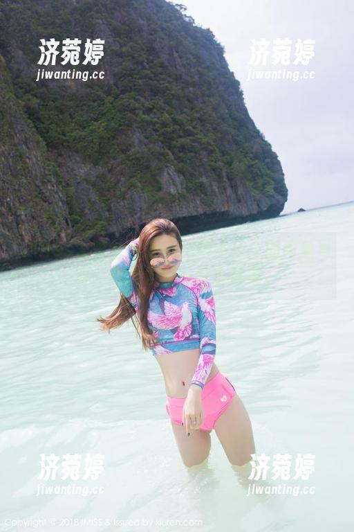 IMiss爱蜜社-心妍小公主 IMiss爱蜜社 - 捧场心妍小公主的肉丝写真,意外发现一份小惊喜。