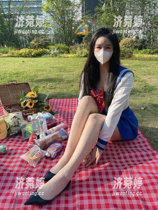 July芝岚 微密圈 - 图片里的July芝岚与碎花旗袍,我的眼睛有点受不了啦。