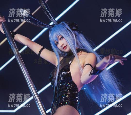 Luisa_零纱 礼服是绿色的,我是蓝色的,Luisa_零纱的cos合集,色盲来看别怪我!
