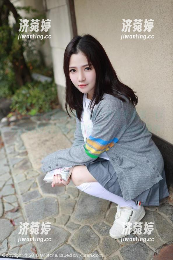 MFStar模范学院 - 脚丫子说来就来，Lingyu的美脚图库和分享，一不小心戳中泪点！