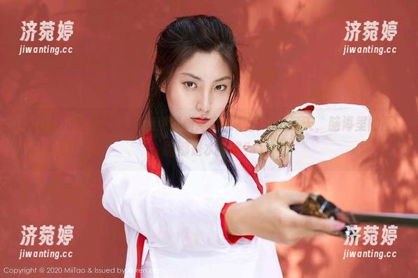 MiiTao蜜桃社 - 精选伊素妍：当比基尼遇上夏天，脑海里的画面都是水蜜桃？