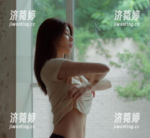 Min.E(민이)和服图包：穿上和服，她快要把重力忽视了