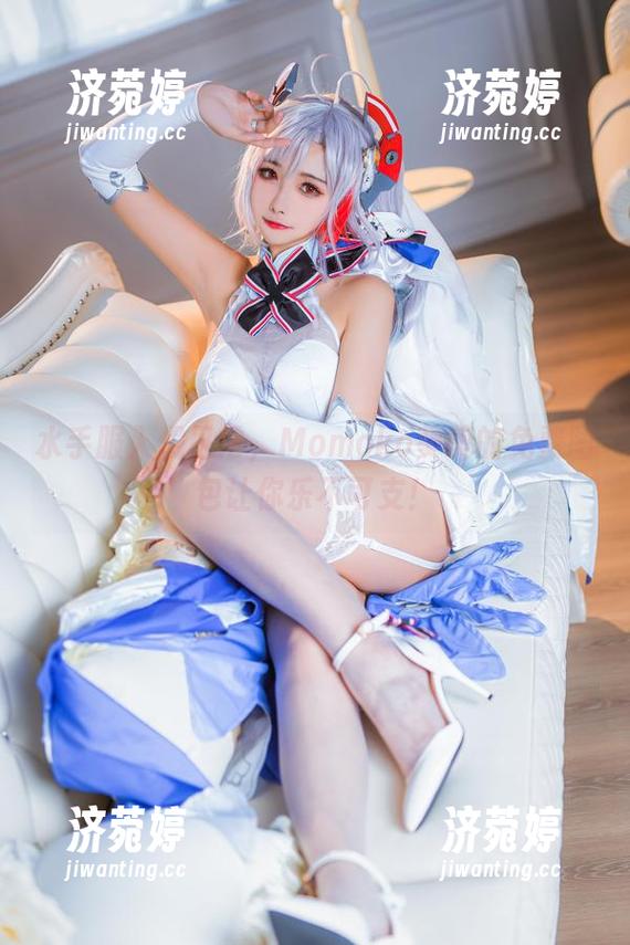 Momoko葵葵 水手服入侵日常,Momoko葵葵的免费图包让你乐不可支!
