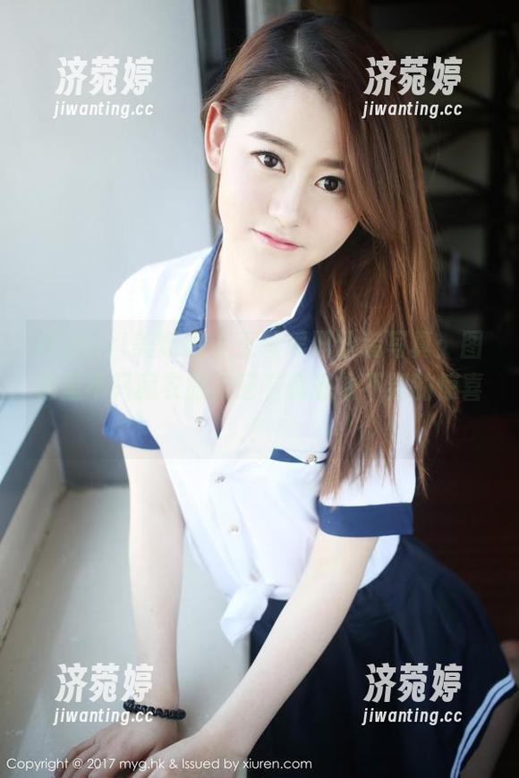 MyGirl美媛馆 - 王馨瑶职业装写真：图包里不只藏衣服，还有你想象不到的惊喜？