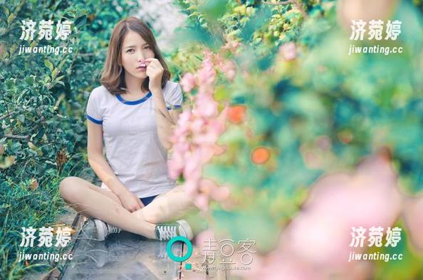 TGOD推女神-施忆佳Kitty酱 TGOD推女神 - 施忆佳Kitty酱风格合集:用网袜承包的美图,腿部认证无误!