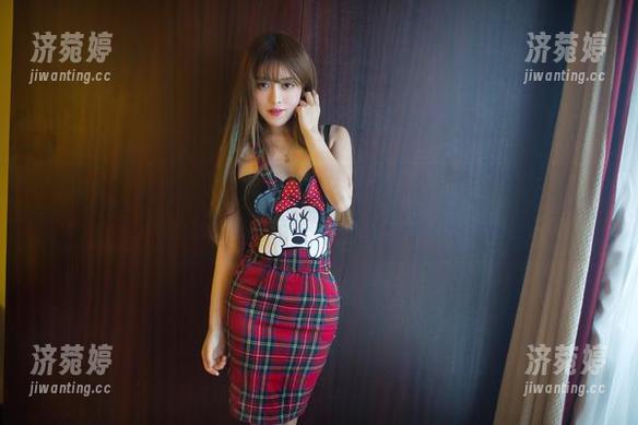 TuiGirl - 高清的纯白作品，有点反光啊，赵纹清果然选对了这颜色——但是我还真怕看着刺眼。