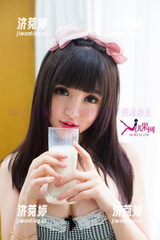 UGirls尤果网 - 一张图看尽游子熙泳池乐趣，游泳圈太可爱！