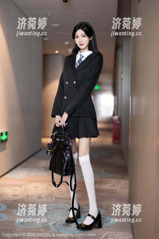 XIAOYU语画界-林乐一 XIAOYU语画界 - 当林乐一遇上丝袜,套图里又泛起了什么涟漪?