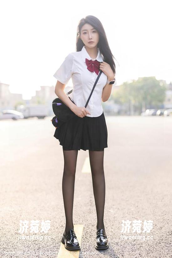 Xiuren秀人网-lingyu69 Xiuren秀人网 - 欺骗你的眼,原图其实是lingyu69的秘密福利