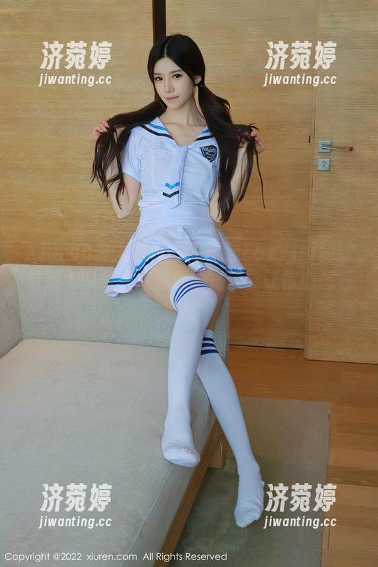 Xiuren秀人网-孟狐狸FoxYini Xiuren秀人网 - 当孟狐狸FoxYini的妹妹落入图集,这些原图是否能让你心想着啥呢?