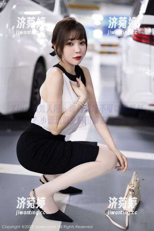 Xiuren秀人网-小逗逗 Xiuren秀人网 - 谁说职场不可以有福利?小逗逗职业装图集来一波
