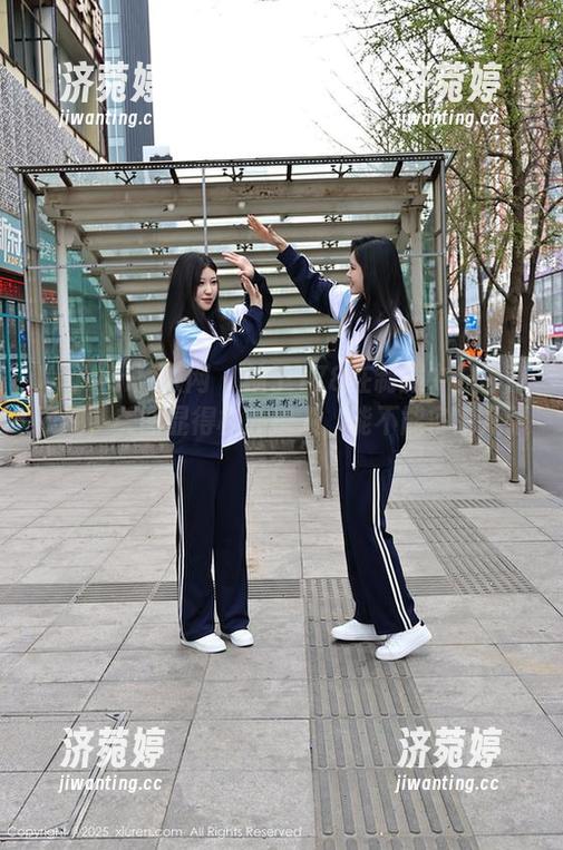 Xiuren秀人网-柚子178 Xiuren秀人网 - 柚子178在制服中的神奇表现,美图显得格外撩人,能不能多来几张?