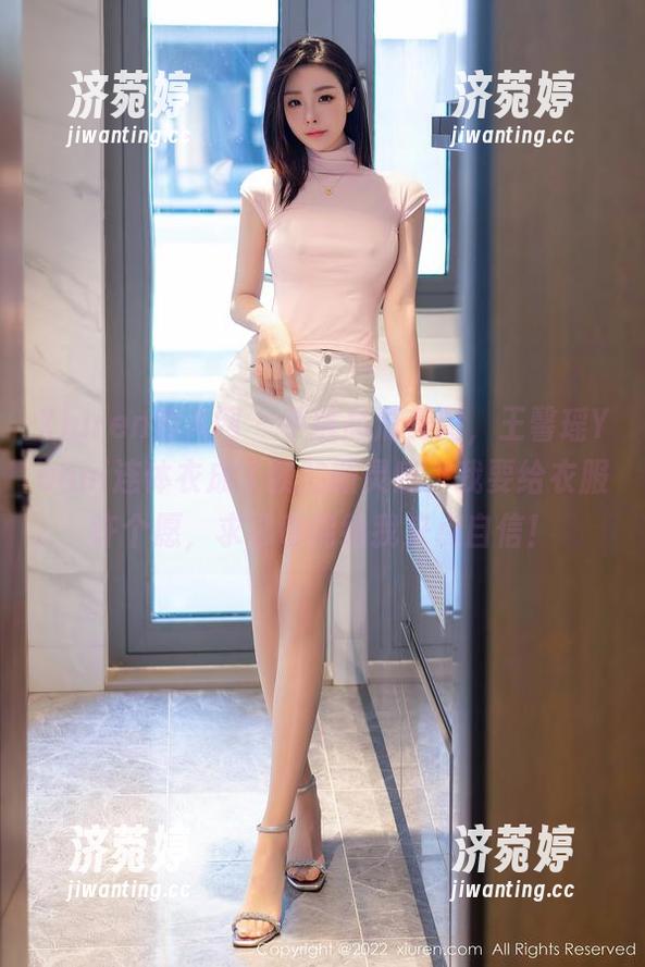 Xiuren秀人网 - 手握高清美图，王馨瑶Yanni连体衣成了我的新灵感，我要给衣服许个愿，求它也能给我来点自信！