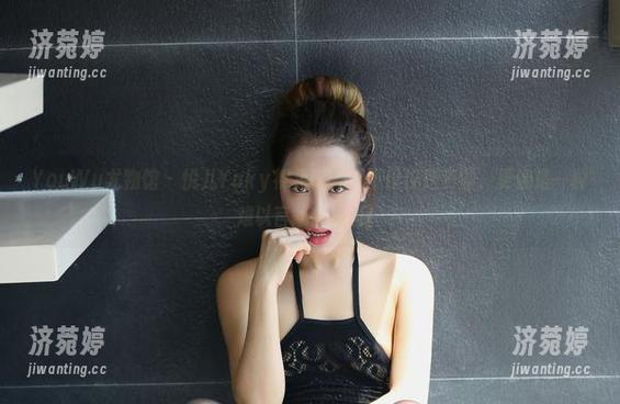 YouWu尤物馆 - 悦儿Yuky裸足写真，不仅仅是资源，更像是一种难以言喻的吸引。