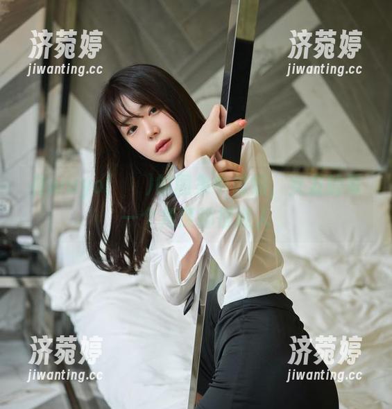 在wuyo(우요)的图集中徘徊，女友的每一个角度都很迷人