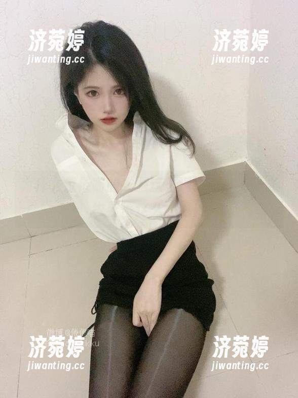 倦倦喵 为什么倦倦喵的衣服这么透明,连无圣光也显得这么尴尬!