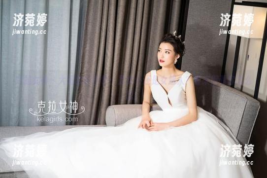 克拉女神-大阳 克拉女神 - 大阳女仆图包:是女仆还是女超人?看来得看你怎么想!