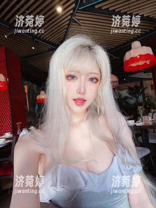最新到货！啾小妍Deer的作品集，爆款即视感！