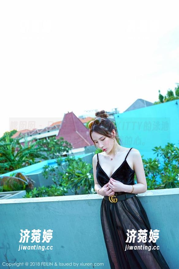 嗲囡囡 - 只需一瞥，施忆佳KITTY的泳池福利写真已经提前赢得我的心。