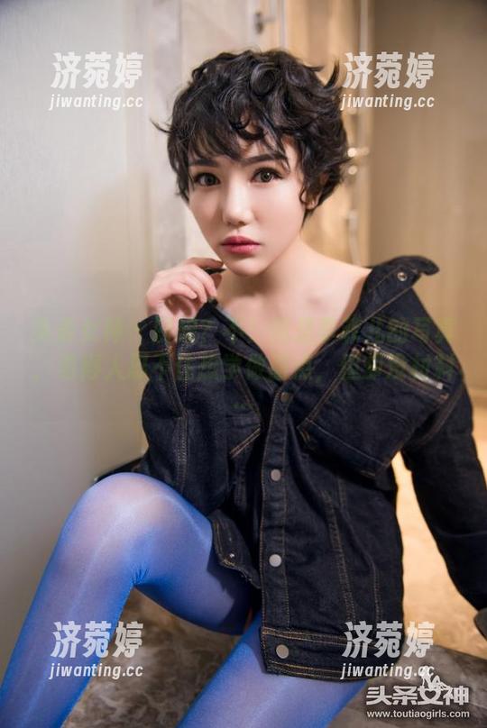头条女神-李菲儿 头条女神 - 厨娘?不!这是李菲儿的写真,看得人忍不住想学做甜点,但却没材料…