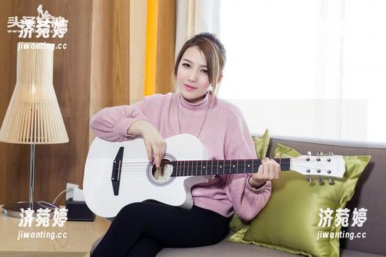 头条女神-火儿 头条女神 - 火儿和浴缸组合的套图,你能想象一下那种“好像搞砸了但又乐在其中”的气氛吗?