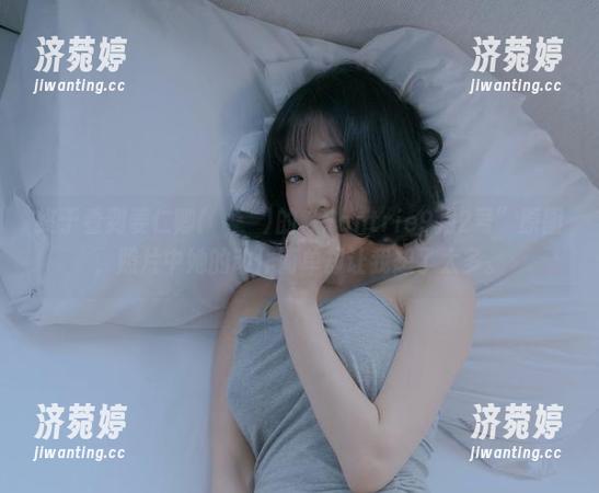终于看到姜仁卿(강인경)的“Fantrie9月2号”原图，照片中她的动作简单却让我想了太多。