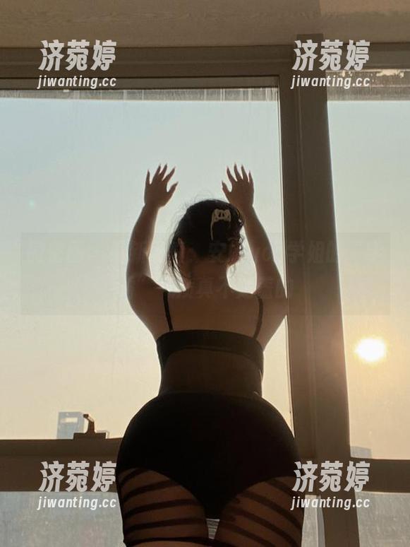 安妮yoo 微密圈 - 最新写真:安妮yoo学姐的“学霸”气质真不是盖的