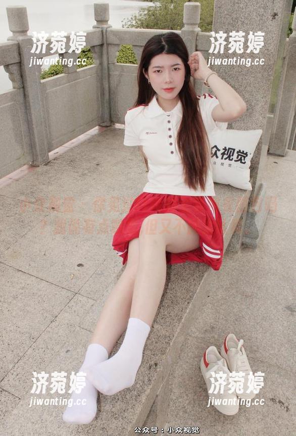 小众视觉-玲玲 小众视觉 - 你见过玲玲的全套内衣图包吗?我说有点意思,但又不能太认真。