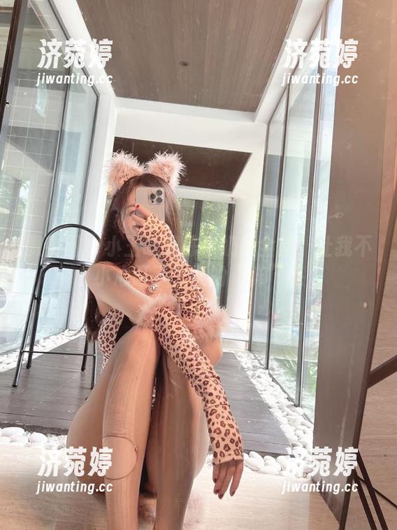 微密圈 - 小玉吃果冻牛奶肌全集：让我不小心盯了太久的“鲜”感