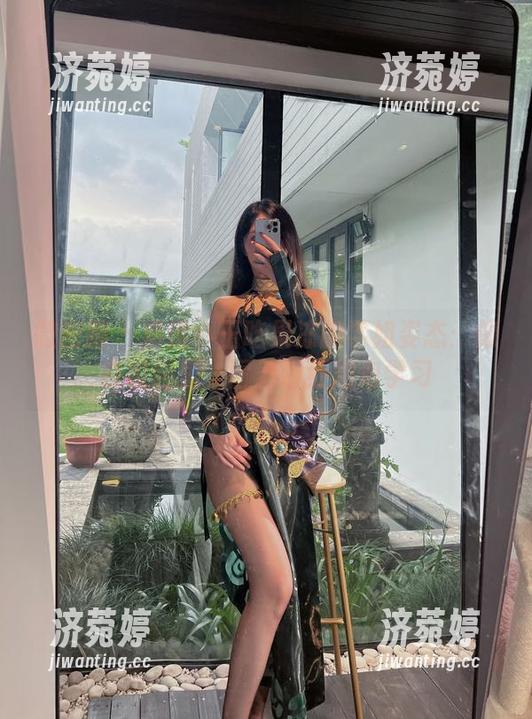 小玉吃果冻 微密圈 - 精选小玉吃果冻的学姐姿态:像在校园里,冒着粉红泡泡学习