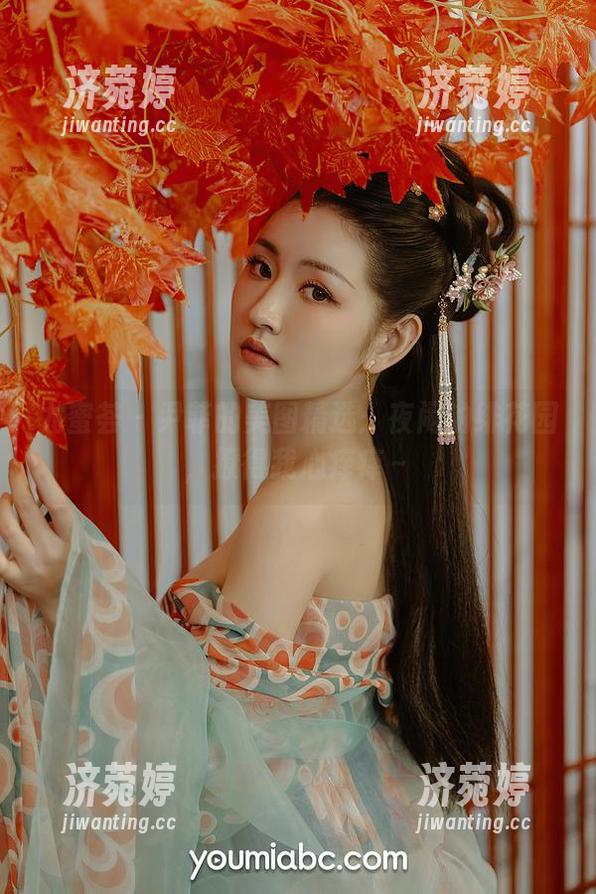 尤蜜荟-尹菲 尤蜜荟 - 尹菲的美图精选:夜闹的绯花园,撩得我心痒痒~