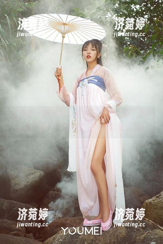 尤蜜荟 - 曦宝儿：这位“火辣教师”是不是该开课了？原图来啦，注意坐姿哦！