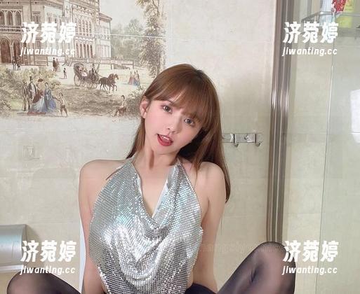 微密圈 - 挺萌的，张思允nice的私拍原图，无意中透露的小心思，让人好想聊聊。
