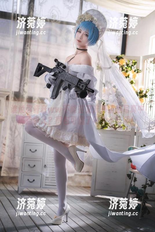 谁说弥音音ww不能在艾米莉亚的写真中搞点事儿？图包可藏了不少小乐趣！