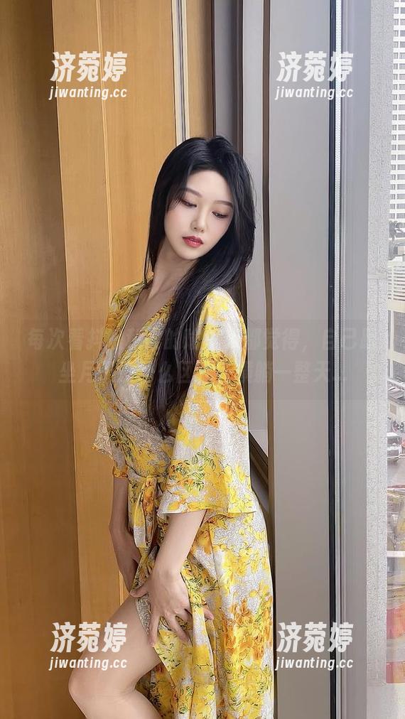 抖娘利世 每次看抖娘利世的瑜伽我都觉得,自己跟坐月子没什么区别,横躺一整天...