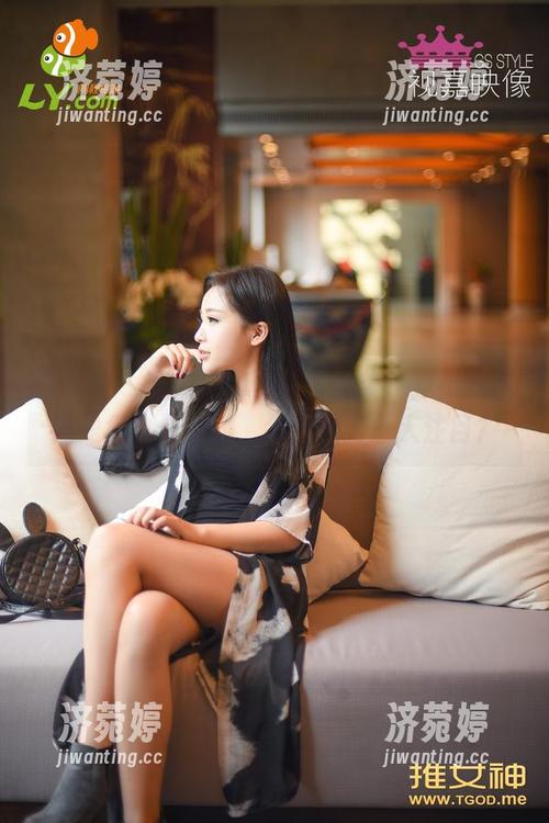 推女神 - 施忆佳的夏天作品集，真不知道她是怎么做到的，怎能这么惹人注目？