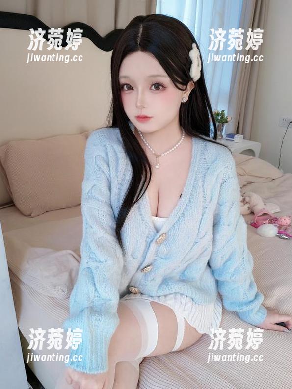 日奈娇 日奈娇的《碧蓝档案妃咲》写真,看着看着,突然忍不住想问:这脸到底怎么画的,太精致啦!
