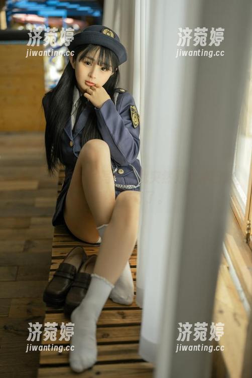 桜井宁宁 看到桜井宁宁的写真,我突然对女神的定义感到好奇了。