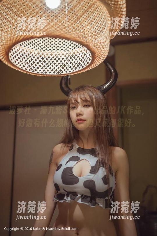 波萝社 - 猫九酱Sakura出品的JK作品，好像有什么想说的，但又藏得很好。