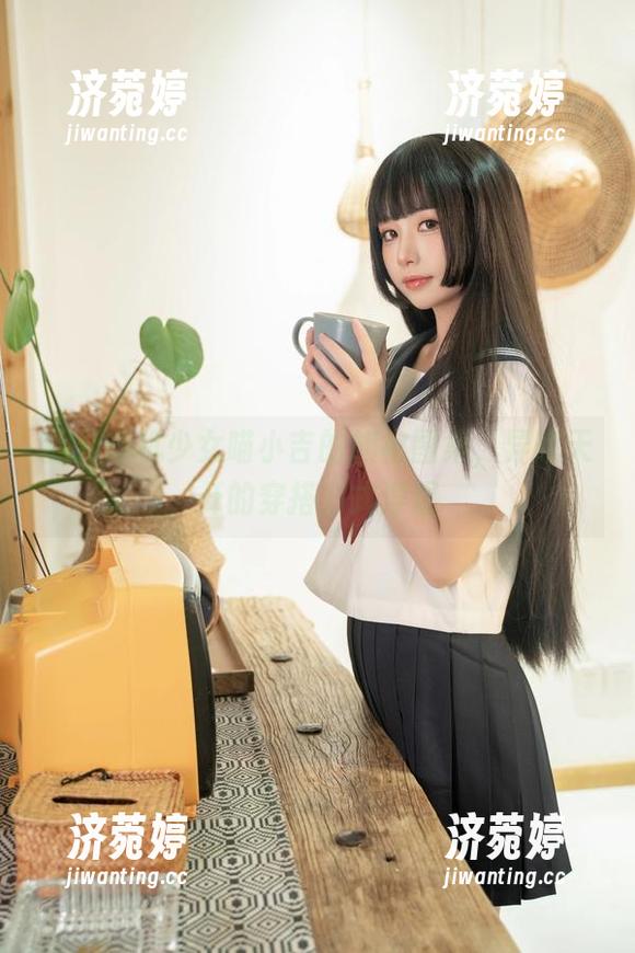 爆机少女喵小吉 翻开爆机少女喵小吉的旗袍图集,异想天开的穿搭方式浮现