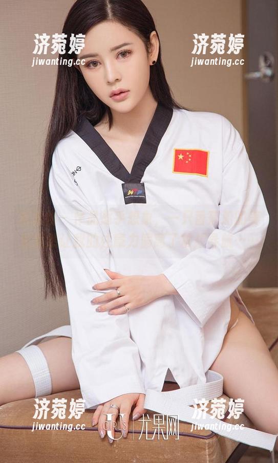 爱尤物-一只香蕉船 爱尤物 - 作品超乎想象,一只香蕉船的美足竟然让我的注意力偏离了常规导航……