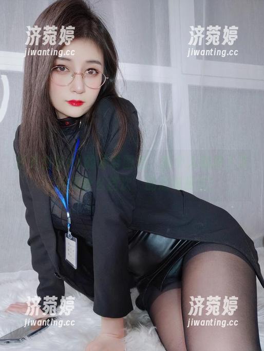 白银81 打开白银81的吊带图包,整个人都进入了‘这是什么档次’的思考模式!