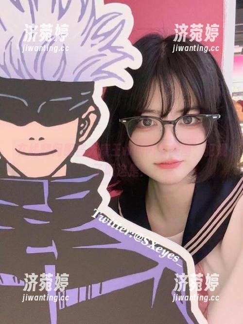 眼酱大魔王w 在线翻阅眼酱大魔王w的内衣美图,犯规了吧这是!
