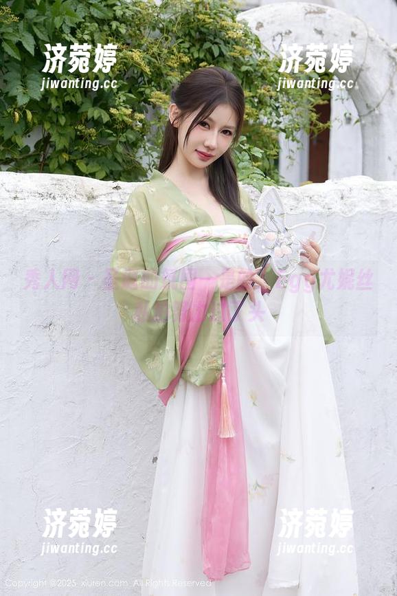 秀人网-Egg尤妮丝 秀人网 - 圣诞的氛围—是的,Egg尤妮丝私拍努力过了头