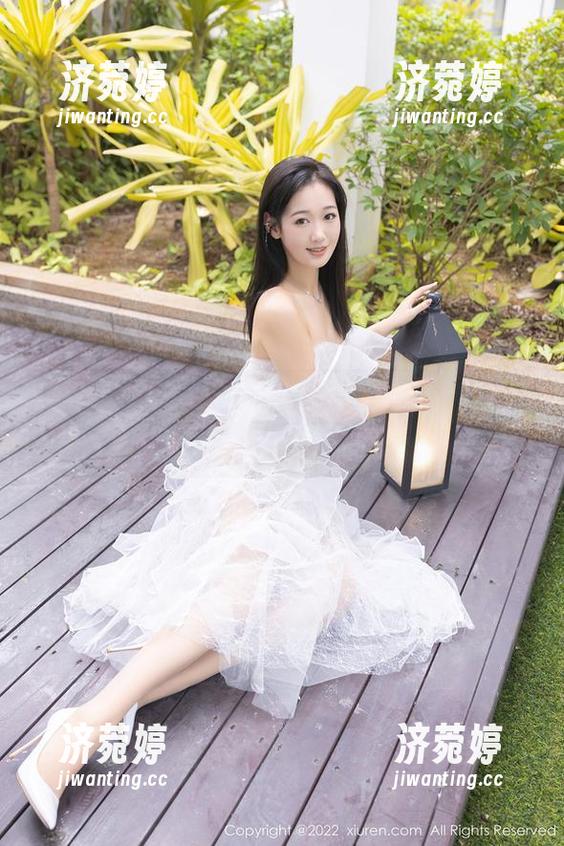 秀人网-MODEL伊若 秀人网 - 当MODEL伊若遇上黑白,分享一场视覺的别样盛会!