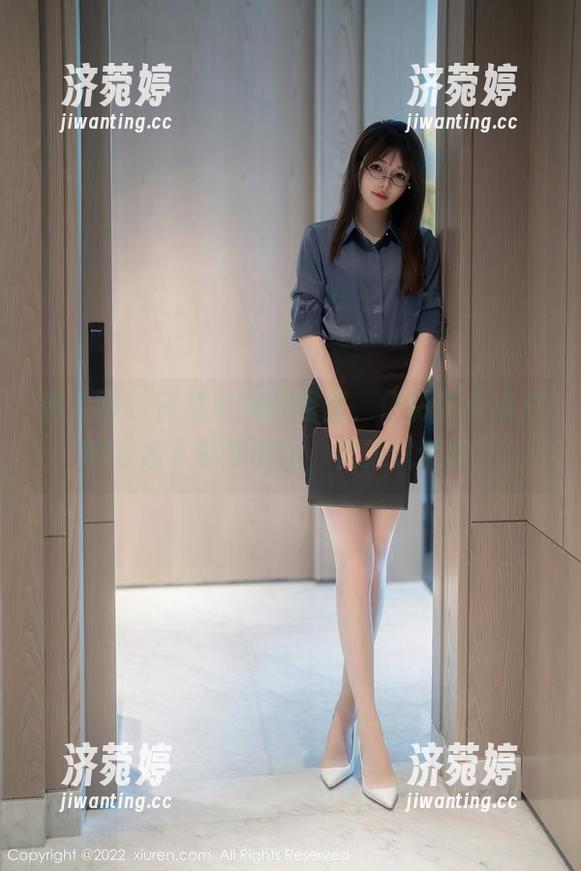 秀人网 - 在那么多制服里，伊丽莎有点白的合集下载准没错，快来试试吧！