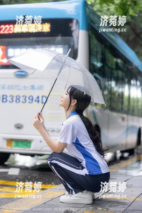 秀人网 - 最新图集：刘奕宁Lynn的女仆，可能是我见过最会撒娇的角色了吧…哪里搞来的这种设定？