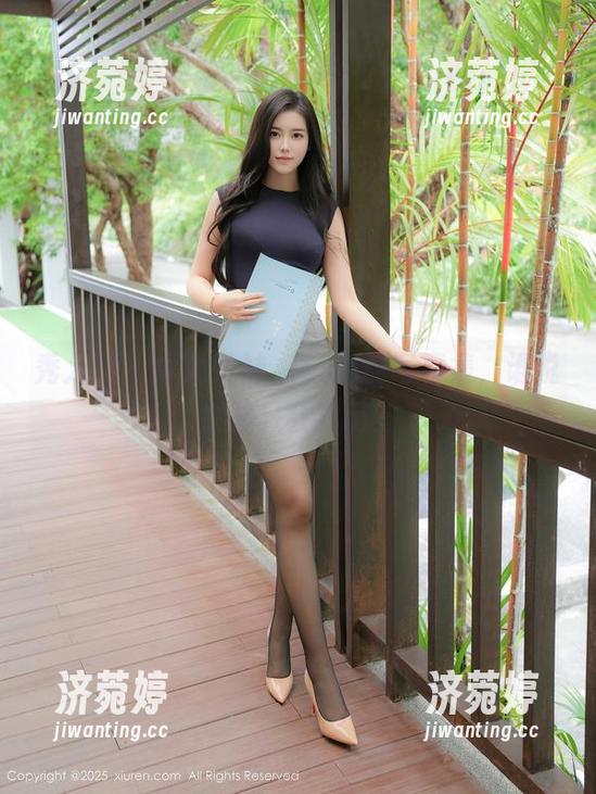 秀人网 - 卓琳妹妹_jolin的写真集，谁说女孩只会卖萌？