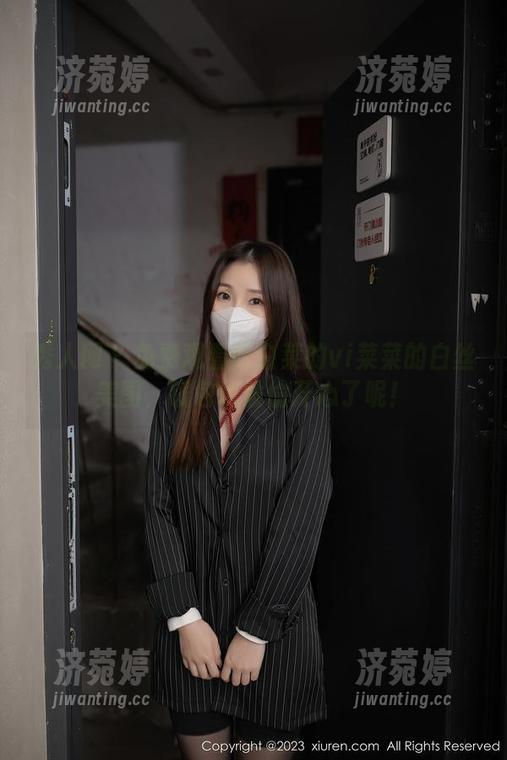 秀人网 - 免费观看吃白菜的vi菜菜的白丝美图，钱包也偷偷开心了呢！